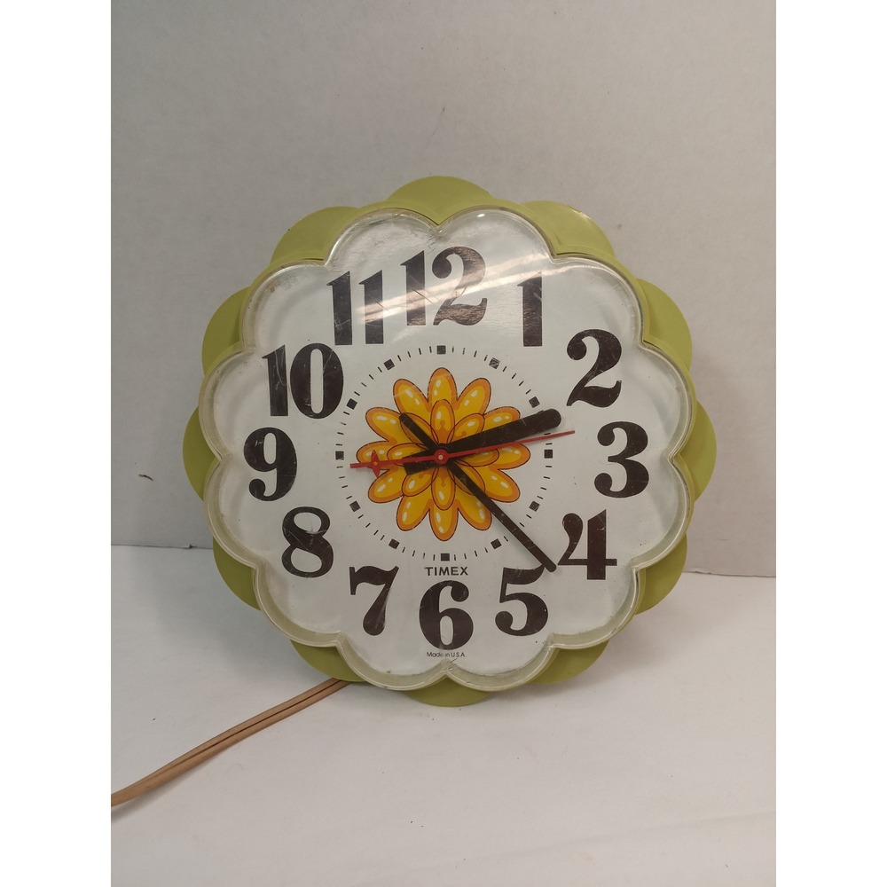 VTG Timex Sunflower Wall Clock Avocado Green Kitchen Scalloped Retro 70s WORKS
